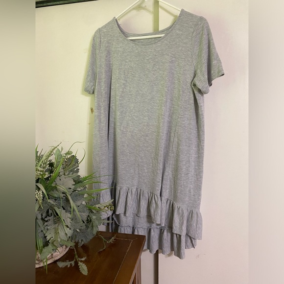 Tops - Gray cotton tunic with ruffle bottom size large